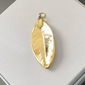 Vintage Gold Tone Leaf Pendant